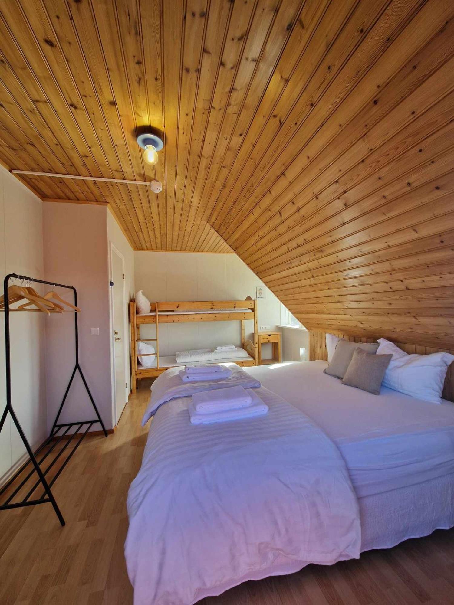 Milli Vina Guesthouse Боргарнес Стая снимка