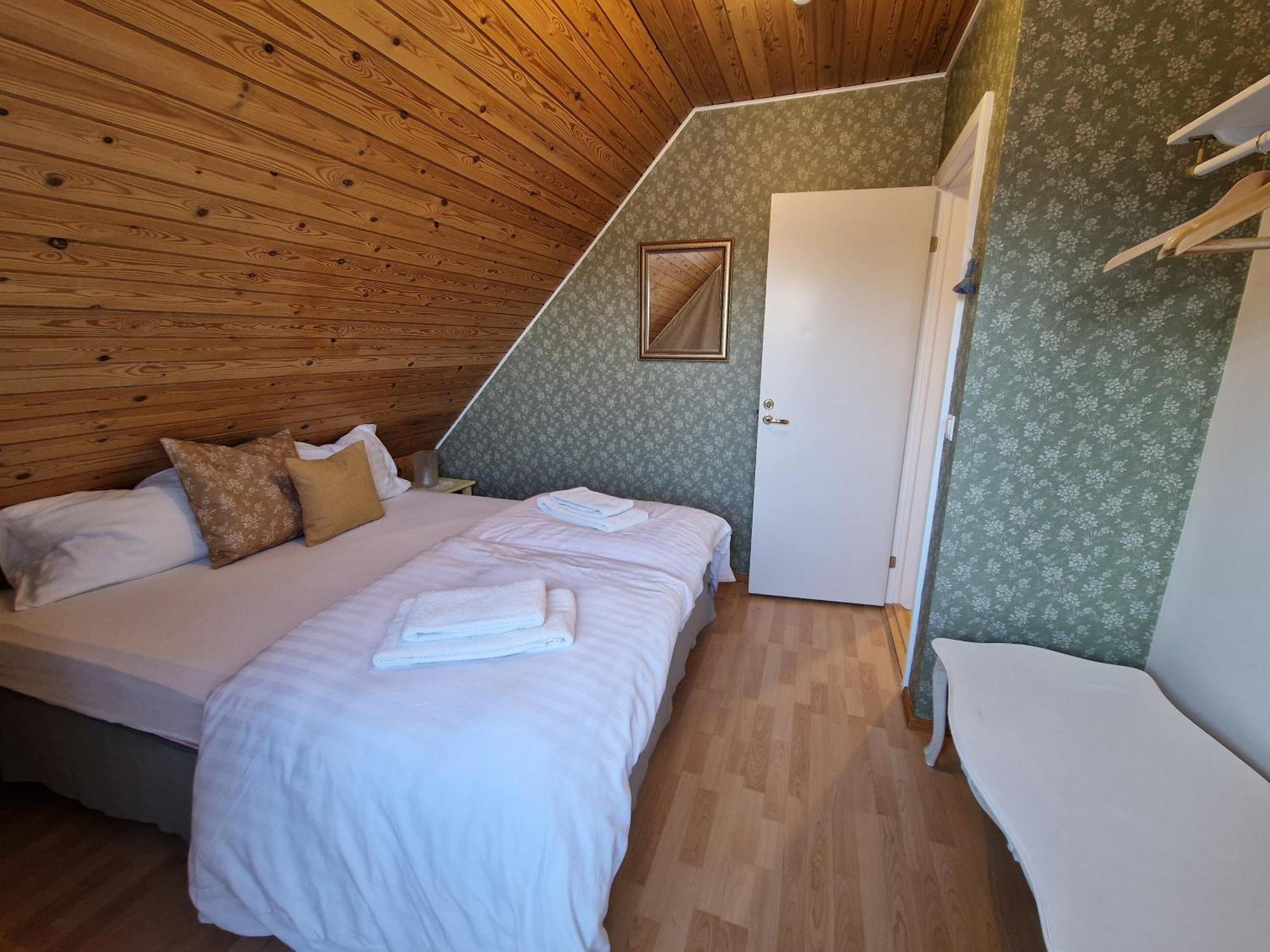 Milli Vina Guesthouse Боргарнес Стая снимка
