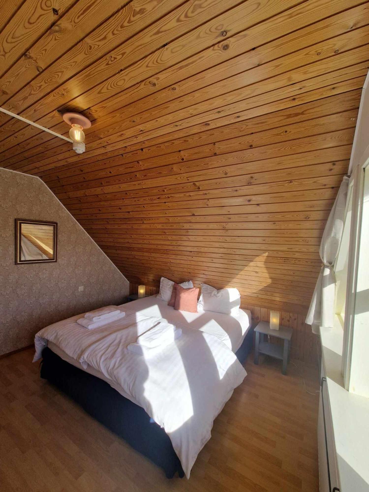 Milli Vina Guesthouse Боргарнес Стая снимка