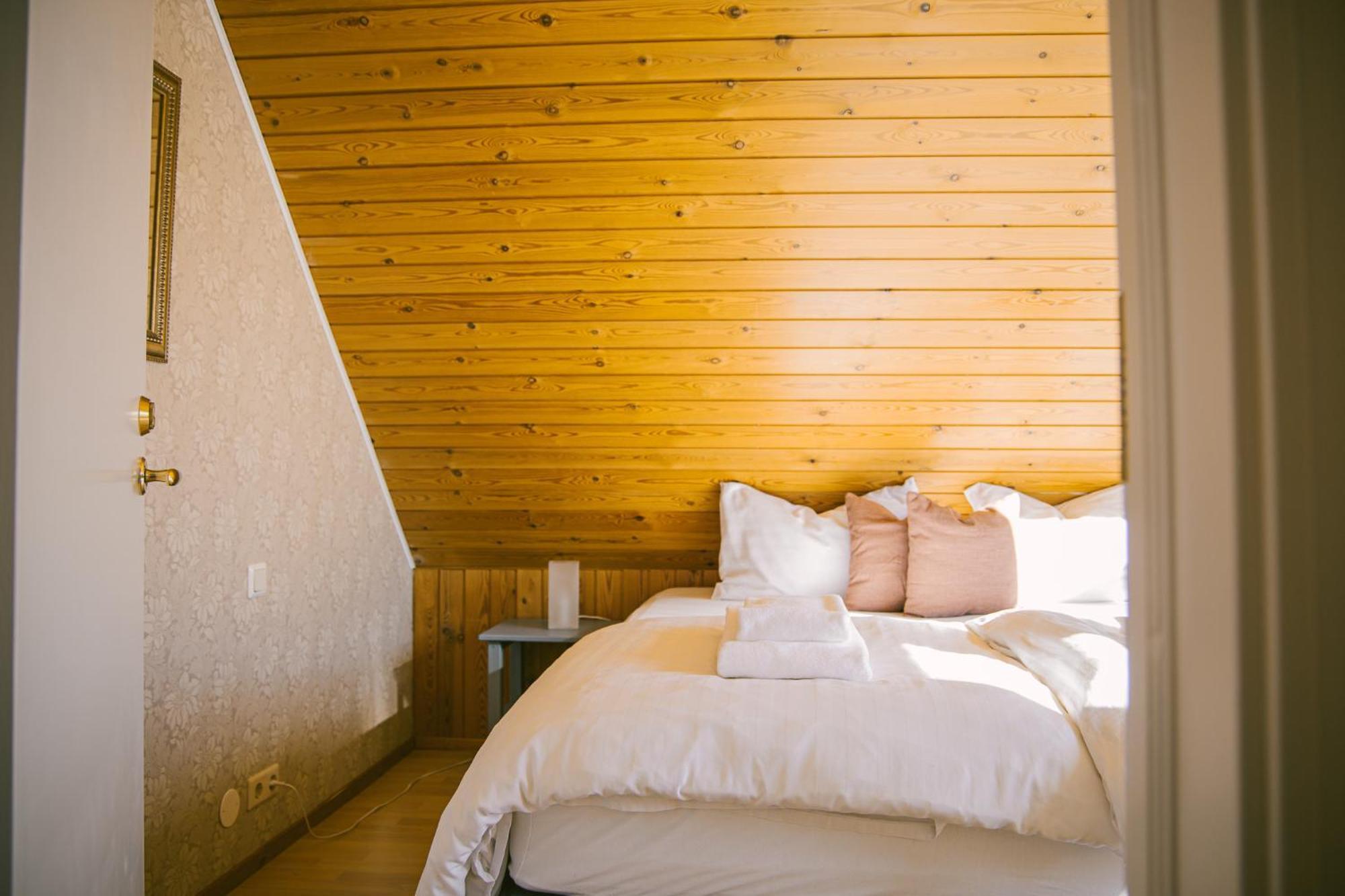 Milli Vina Guesthouse Боргарнес Екстериор снимка